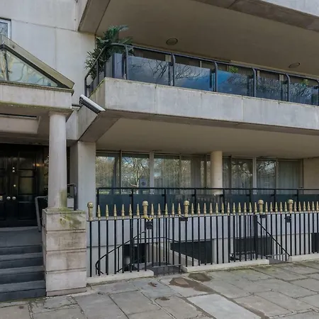 One Bedroom Hyde Park Apartment
